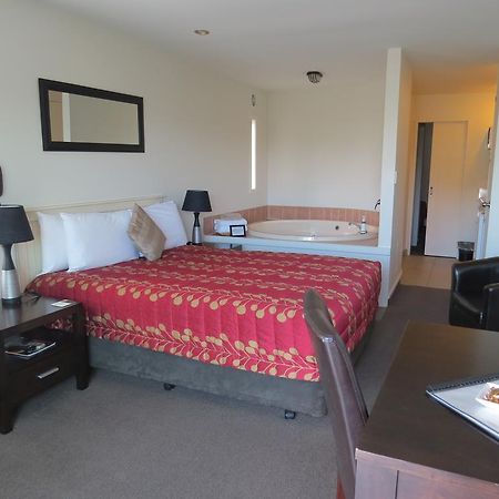 Baywater Lakeview Motel Taupo Exterior photo