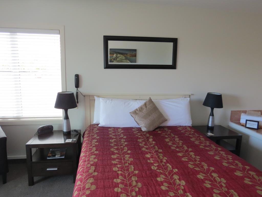 Baywater Lakeview Motel Taupo Exterior photo