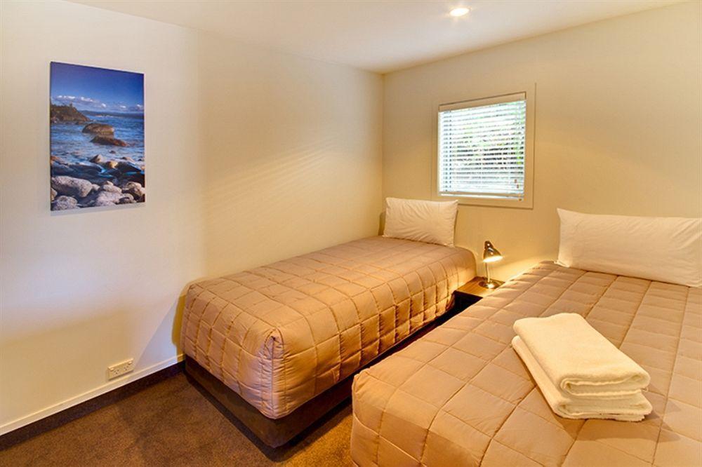 Baywater Lakeview Motel Taupo Exterior photo