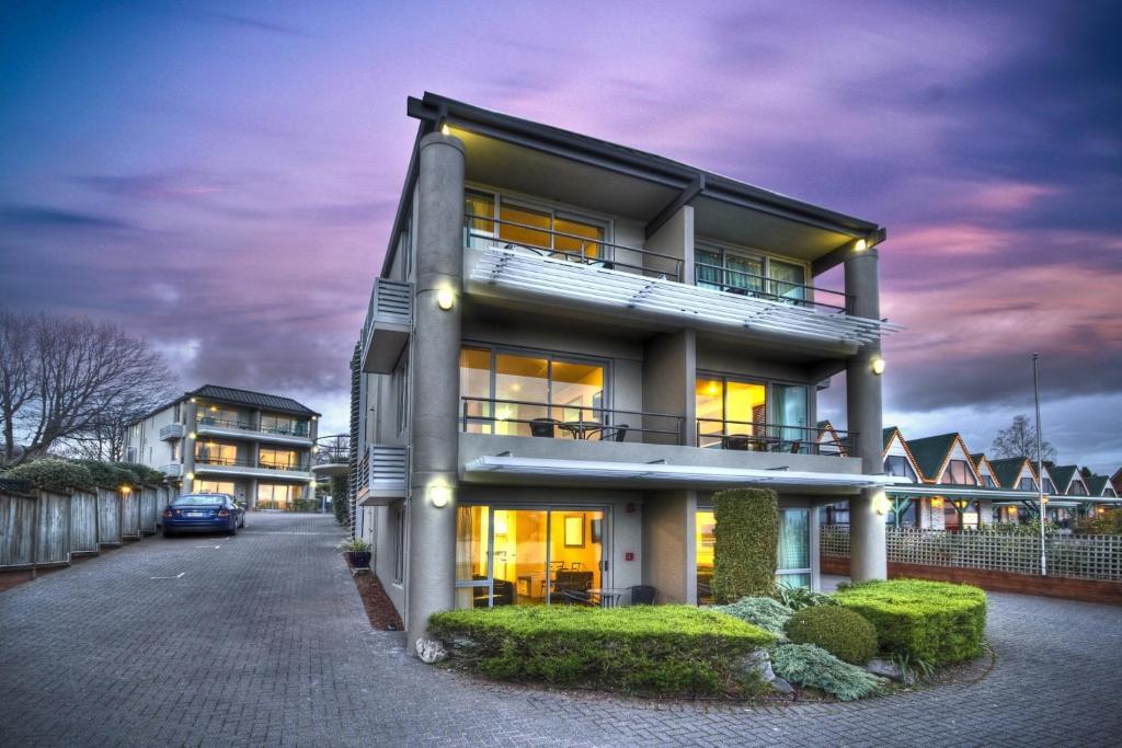 Baywater Lakeview Motel Taupo Exterior photo