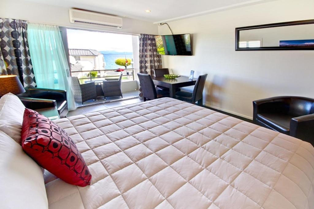 Baywater Lakeview Motel Taupo Room photo